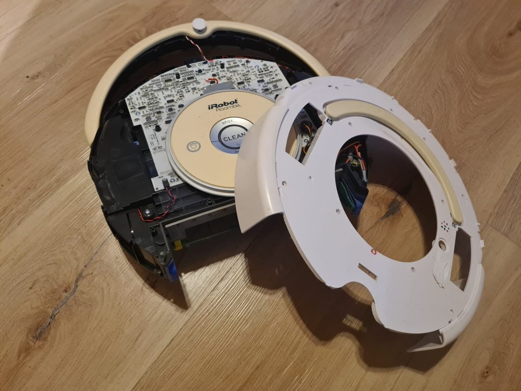 Roomba a leszerelt Burkolattal Roomba a leszerelt Burkolattal
